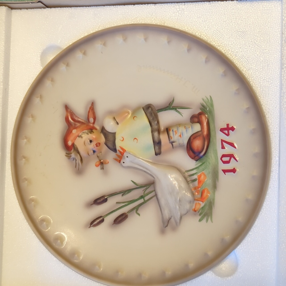 MJ Hummel plate